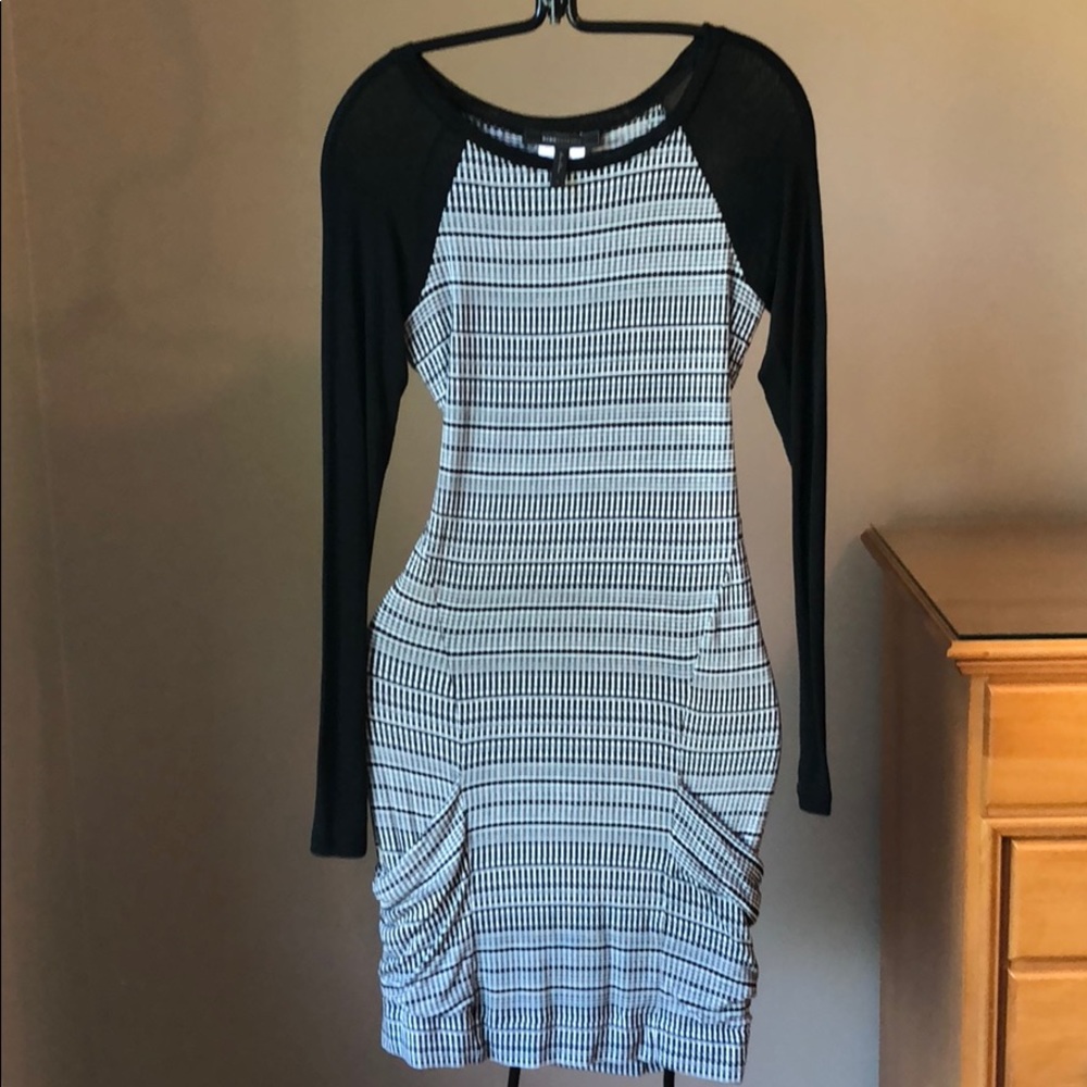 BCBG MAXAZRIA form fitting dress